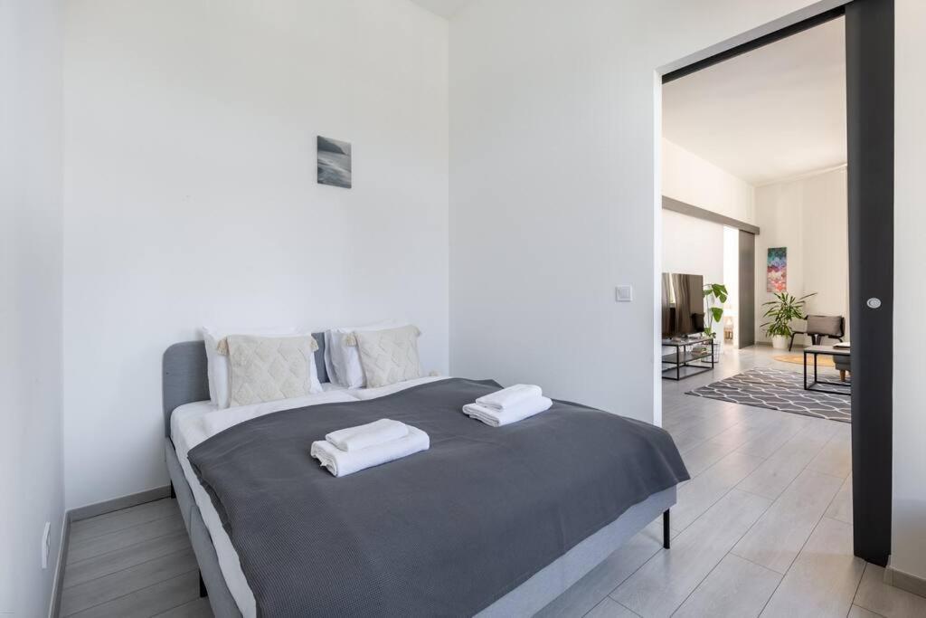Quaint And Cozy 2-br In The Center Apartment *